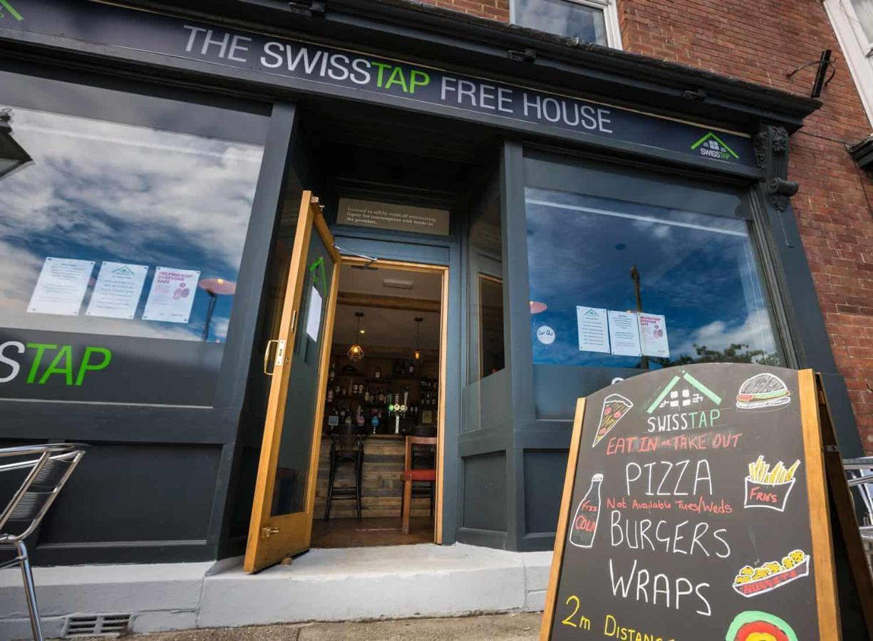 Swiss House B&B キャッスルトン エクステリア 写真