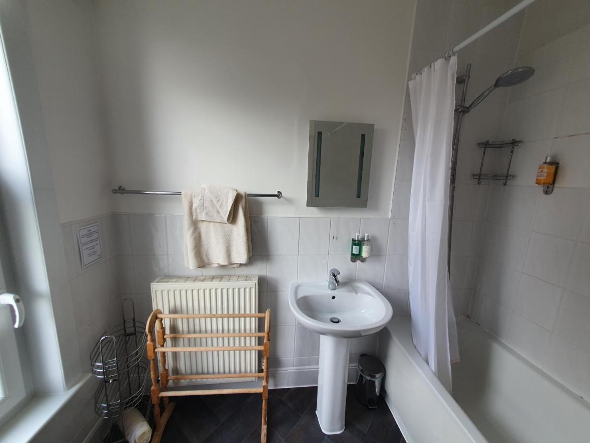 Swiss House B&B キャッスルトン エクステリア 写真