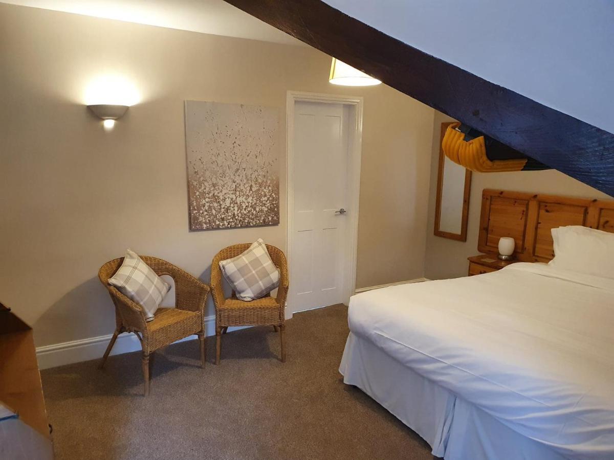 Swiss House B&B キャッスルトン エクステリア 写真