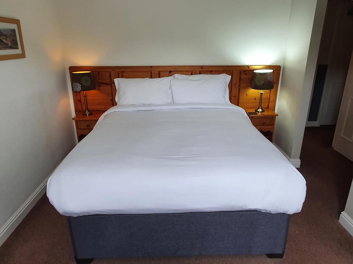 Swiss House B&B キャッスルトン エクステリア 写真