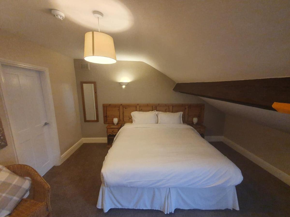 Swiss House B&B キャッスルトン エクステリア 写真