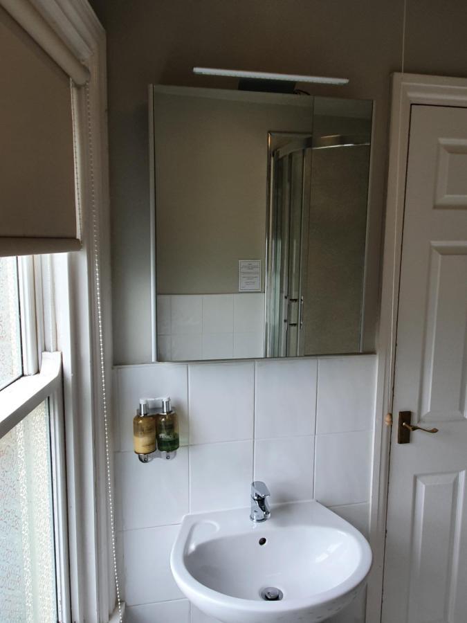 Swiss House B&B キャッスルトン エクステリア 写真