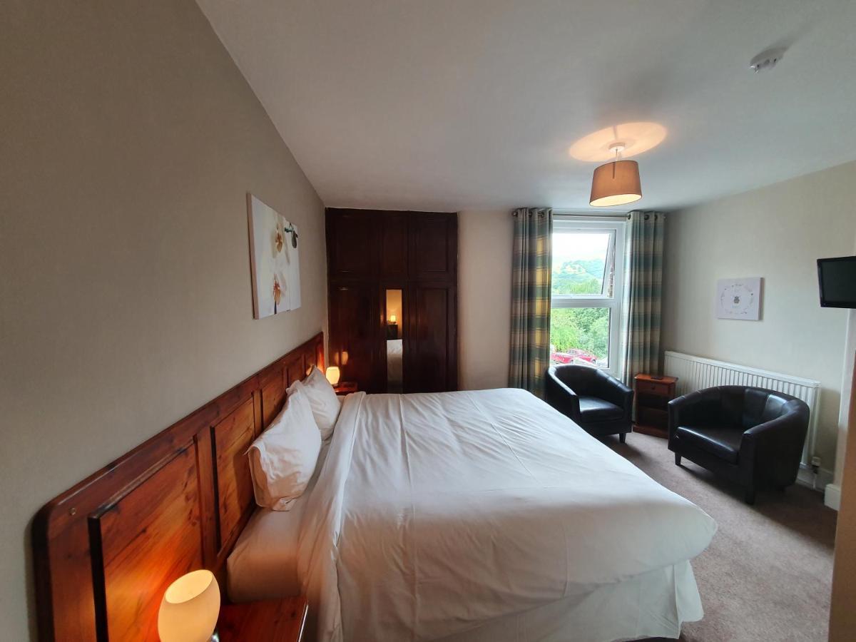 Swiss House B&B キャッスルトン エクステリア 写真
