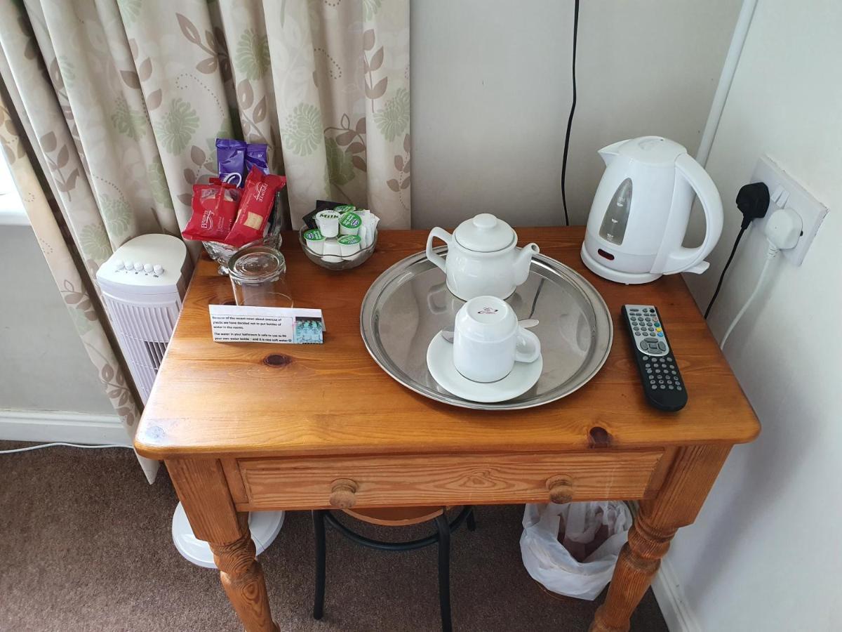 Swiss House B&B キャッスルトン エクステリア 写真