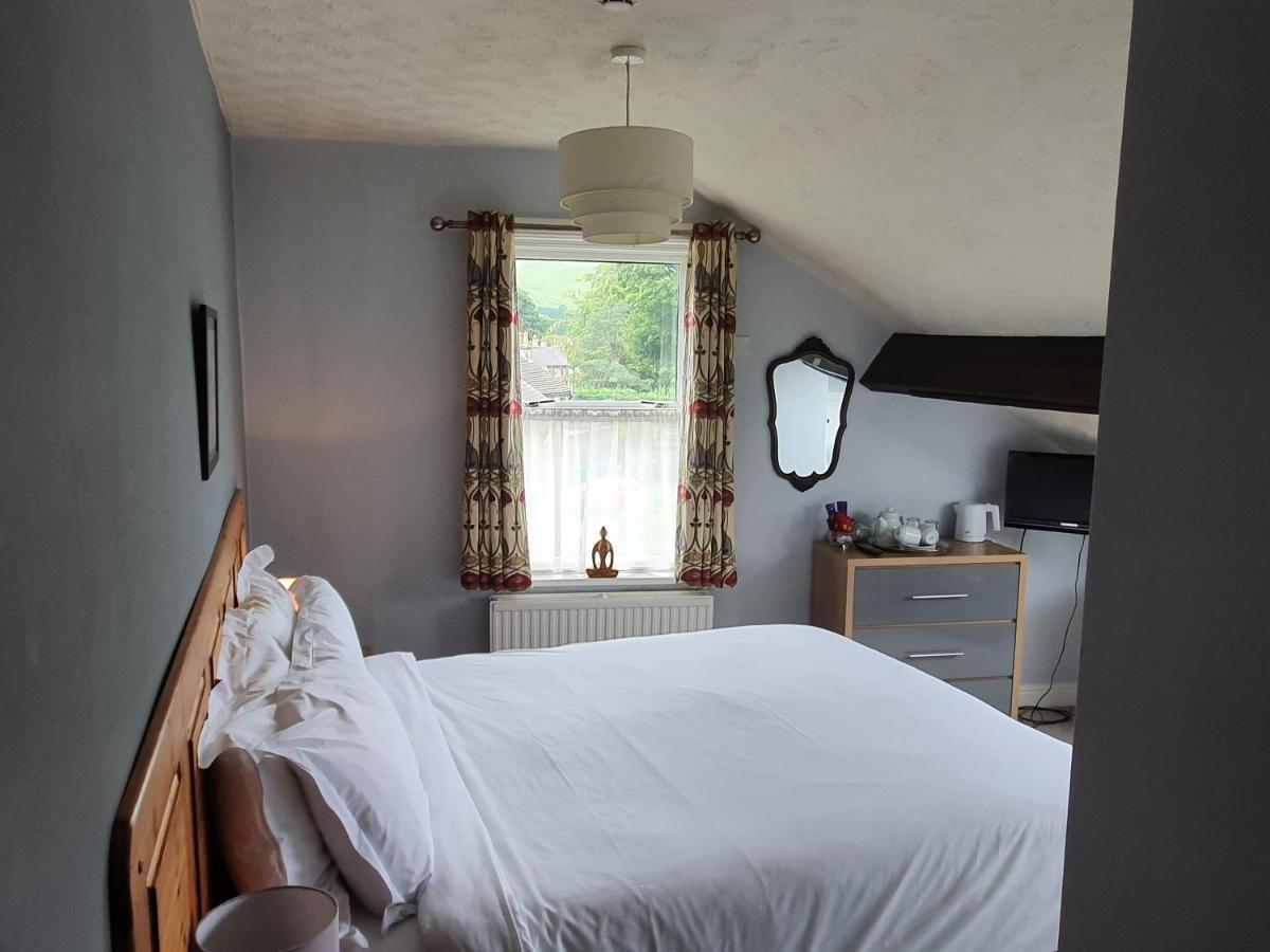 Swiss House B&B キャッスルトン エクステリア 写真